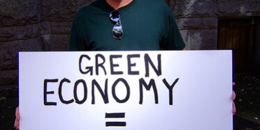 Чем больше промышленность приобретает экологическую направленность, тем быстрее темп роста занятости населения за последнее десятилетие