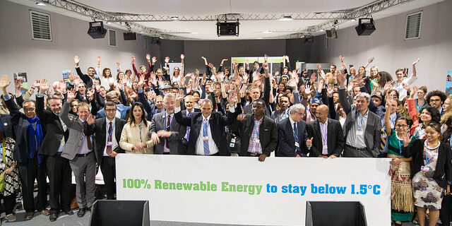 22847389458_581626a90f_z