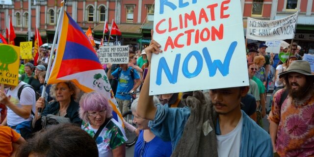 Climate_change_rally_640_480_c1-fb