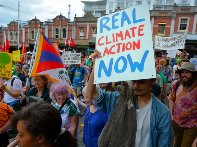 Climate_change_rally_640_480_c1-fb